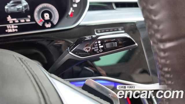 Audi A8 2018 — photo 29