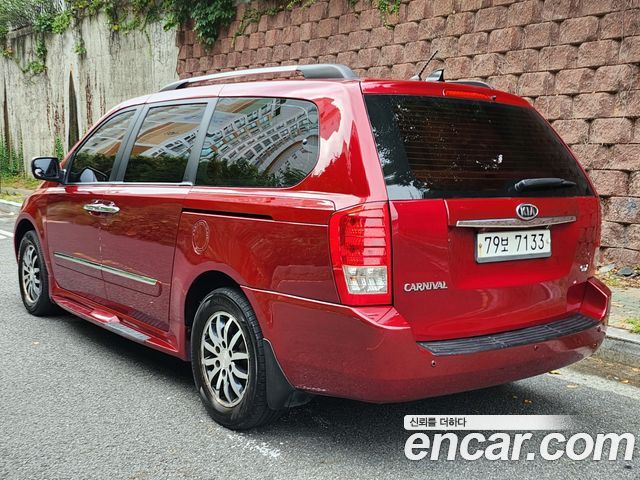 Kia Canival 2010 — photo 6