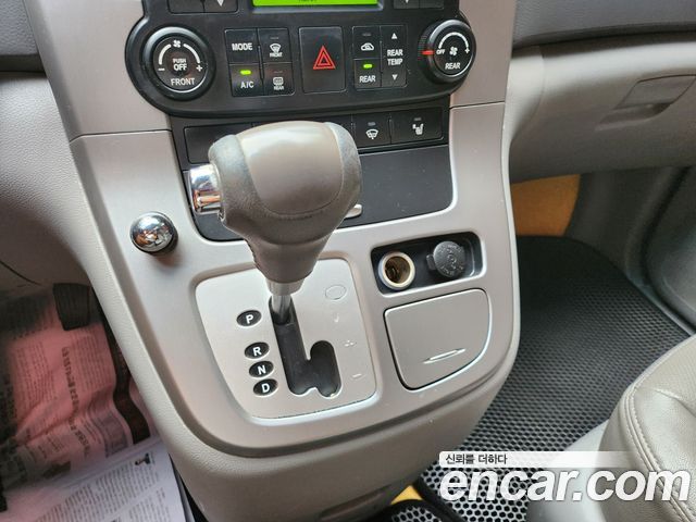Kia Canival 2010 — photo 16