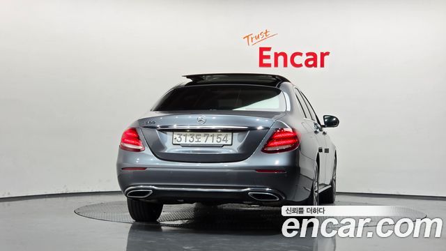 Mercedes-Benz E-Class 2020 — photo 4
