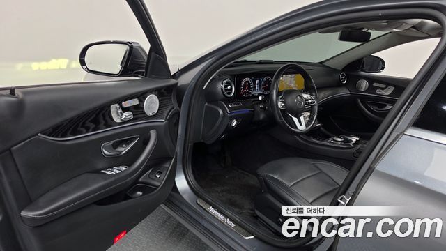 Mercedes-Benz E-Class 2020 — photo 13