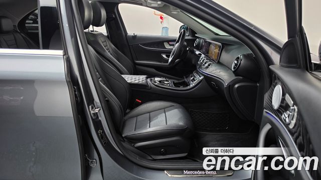Mercedes-Benz E-Class 2020 — photo 16