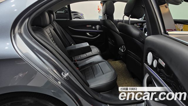 Mercedes-Benz E-Class 2020 — photo 17