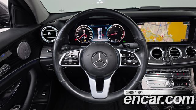 Mercedes-Benz E-Class 2020 — photo 19