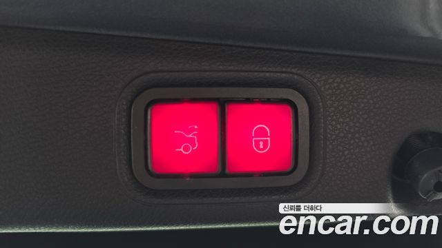 Mercedes-Benz E-Class 2020 — photo 23