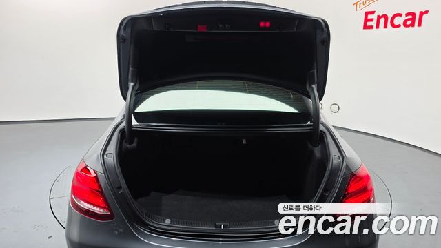Mercedes-Benz E-Class 2020 — photo 24