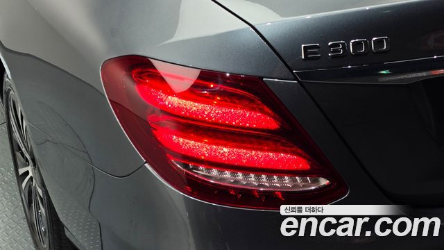 Mercedes-Benz E-Class 2020 — photo 9