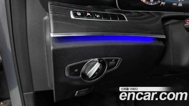 Mercedes-Benz E-Class 2020 — photo 27