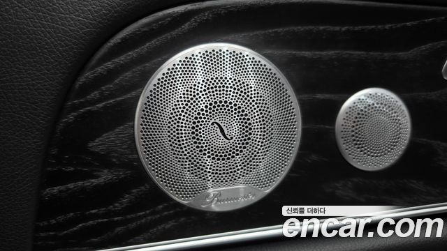 Mercedes-Benz E-Class 2020 — photo 29