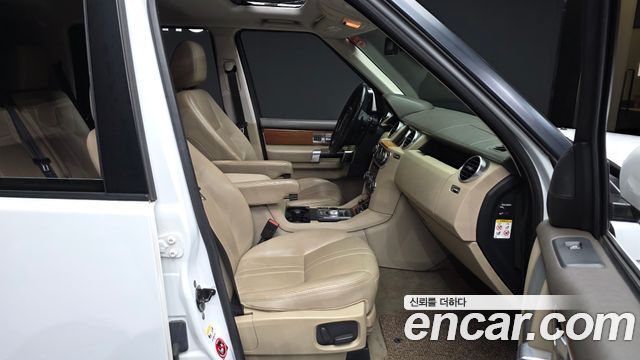 Land Rover Discovery 2015 — photo 11