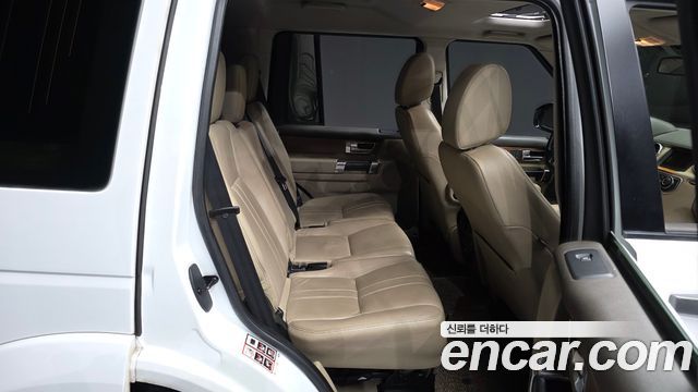 Land Rover Discovery 2015 — photo 12