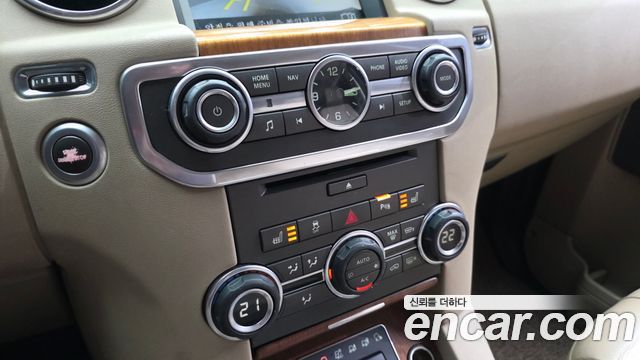 Land Rover Discovery 2015 — photo 16