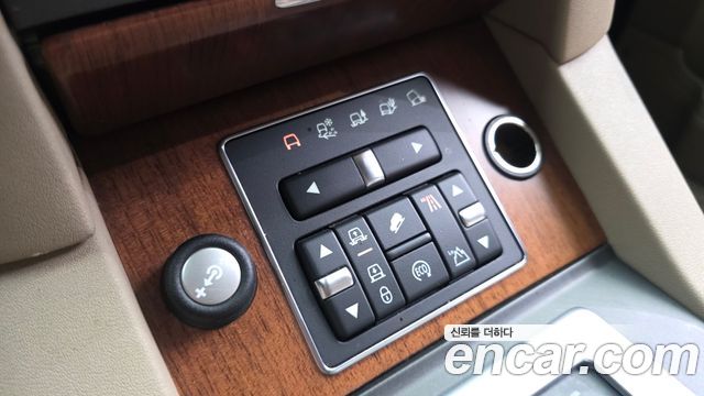 Land Rover Discovery 2015 — photo 17