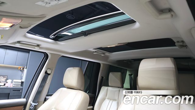 Land Rover Discovery 2015 — photo 18