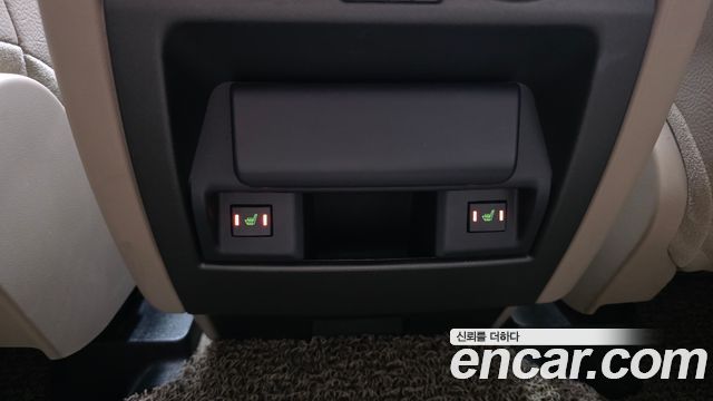 Land Rover Discovery 2015 — photo 19