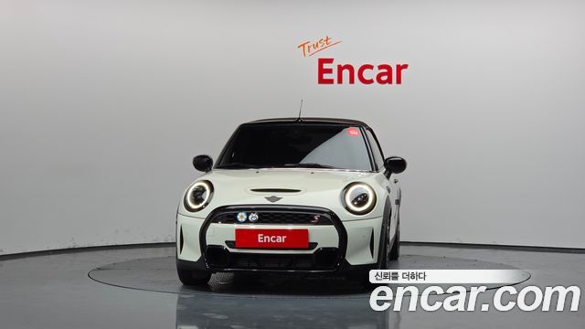 Mini Cooper Convertible 2023 — photo 3