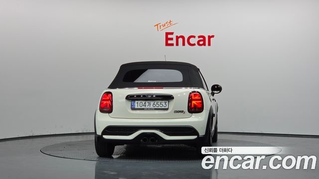 Mini Cooper Convertible 2023 — photo 4