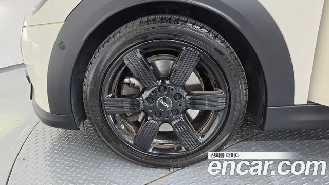 Mini Cooper Convertible 2023 — photo 5