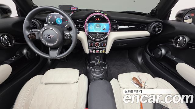 Mini Cooper Convertible 2023 — photo 10