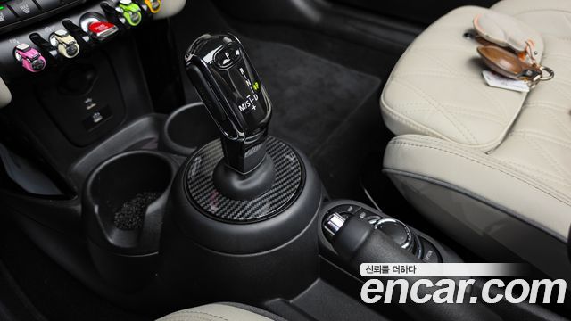 Mini Cooper Convertible 2023 — photo 12