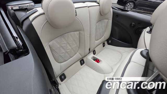 Mini Cooper Convertible 2023 — photo 17
