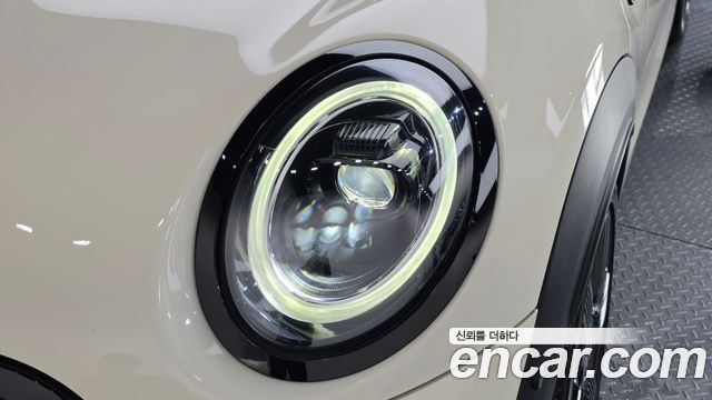 Mini Cooper Convertible 2023 — photo 8