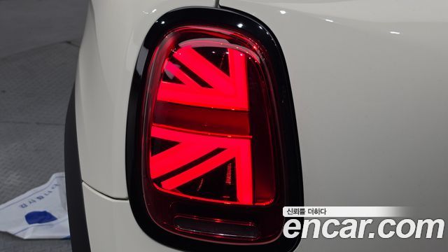 Mini Cooper Convertible 2023 — photo 9