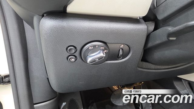 Mini Cooper Convertible 2023 — photo 27