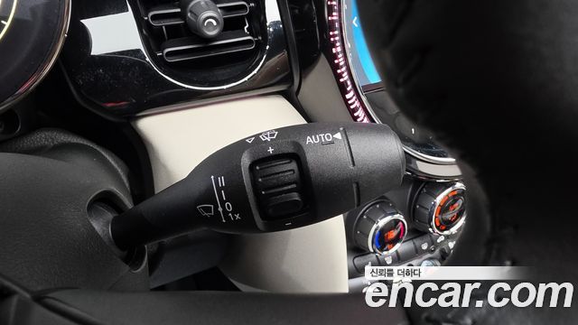 Mini Cooper Convertible 2023 — photo 28
