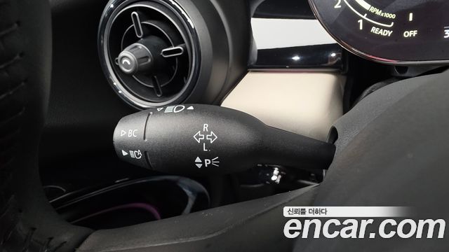 Mini Cooper Convertible 2023 — photo 29