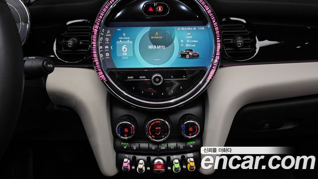 Mini Cooper Convertible 2023 — photo 33