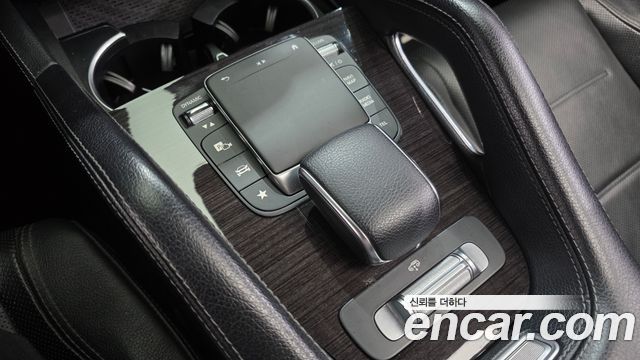 Mercedes-Benz GLE-Class 2021 — photo 28