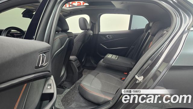 BMW 1-Series 2020 — photo 12