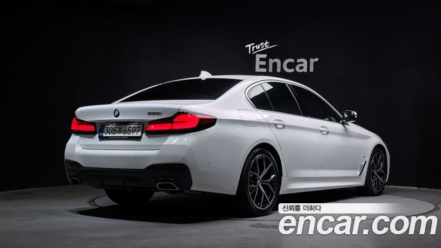 BMW 5-Series 2023 — photo 2