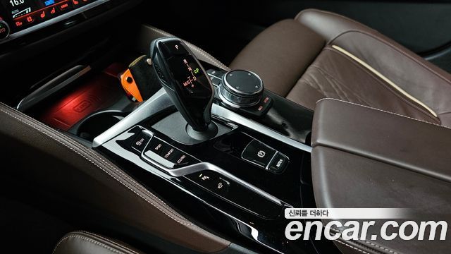 BMW 5-Series 2023 — photo 12