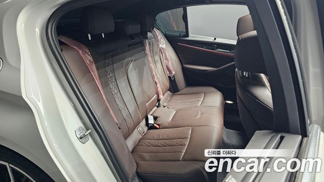 BMW 5-Series 2023 — photo 17