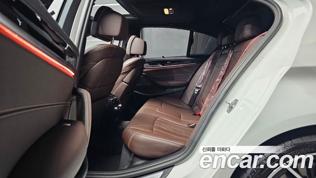 BMW 5-Series 2023 — photo 18