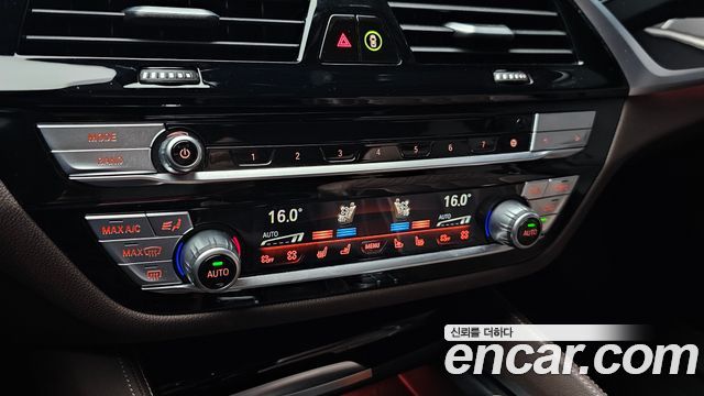 BMW 5-Series 2023 — photo 24