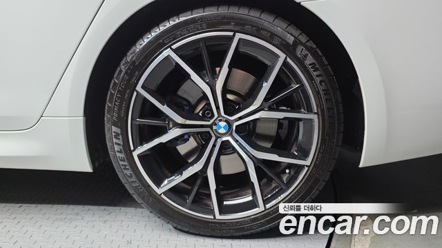 BMW 5-Series 2023 — photo 7