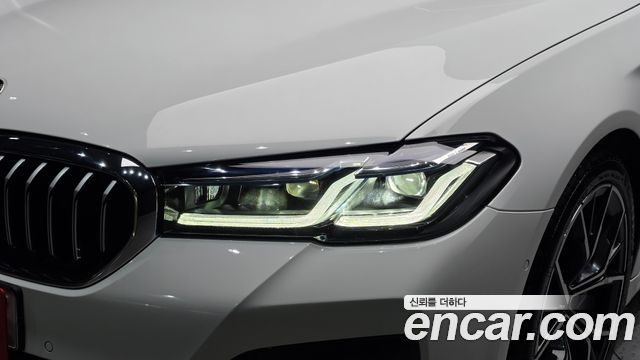 BMW 5-Series 2023 — photo 8