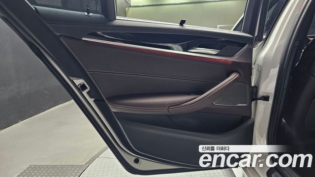 BMW 5-Series 2023 — photo 15