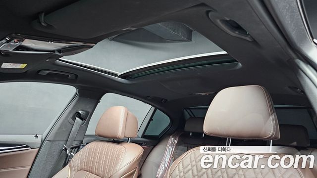BMW 5-Series 2023 — photo 31