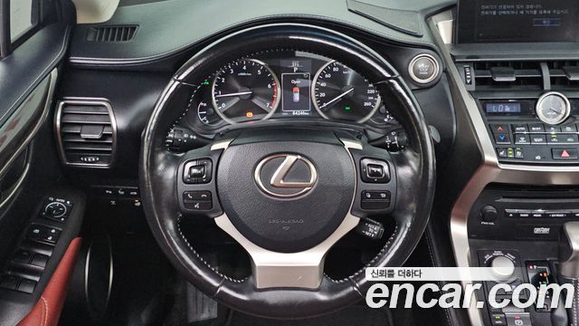 Lexus NX 2017 — photo 12