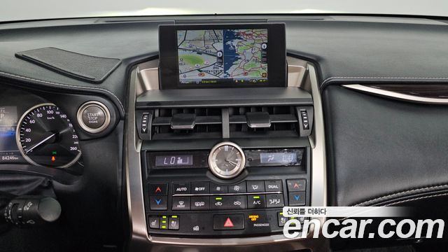 Lexus NX 2017 — photo 13