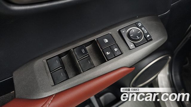 Lexus NX 2017 — photo 15