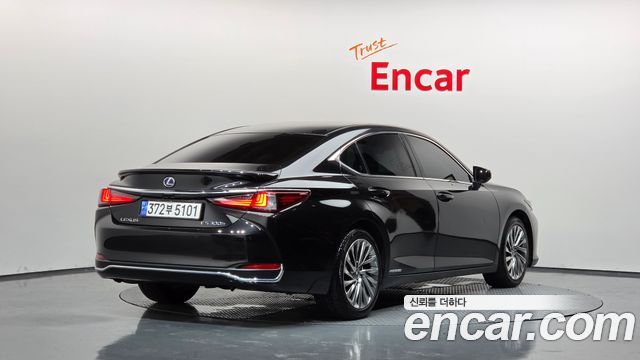 Lexus ES 2021 — photo 2