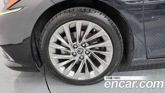 Lexus ES 2021 — photo 5