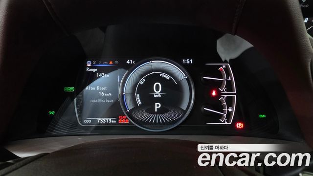 Lexus ES 2021 — photo 11