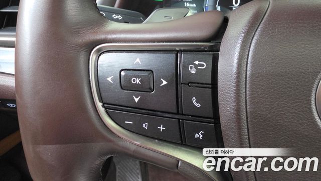 Lexus ES 2021 — photo 23