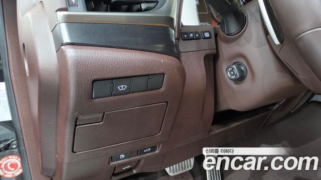 Lexus ES 2021 — photo 30